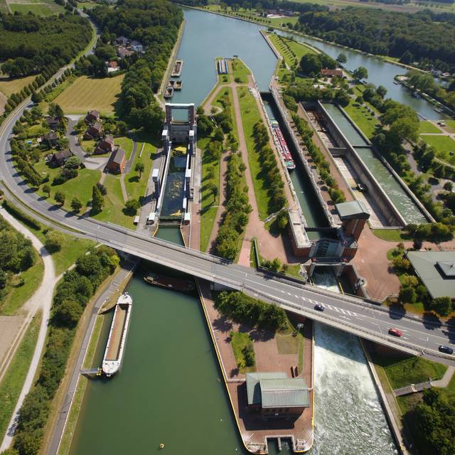 Luftfoto Schleuse Schiffshebewerk Waltrop/Henrichenburg.