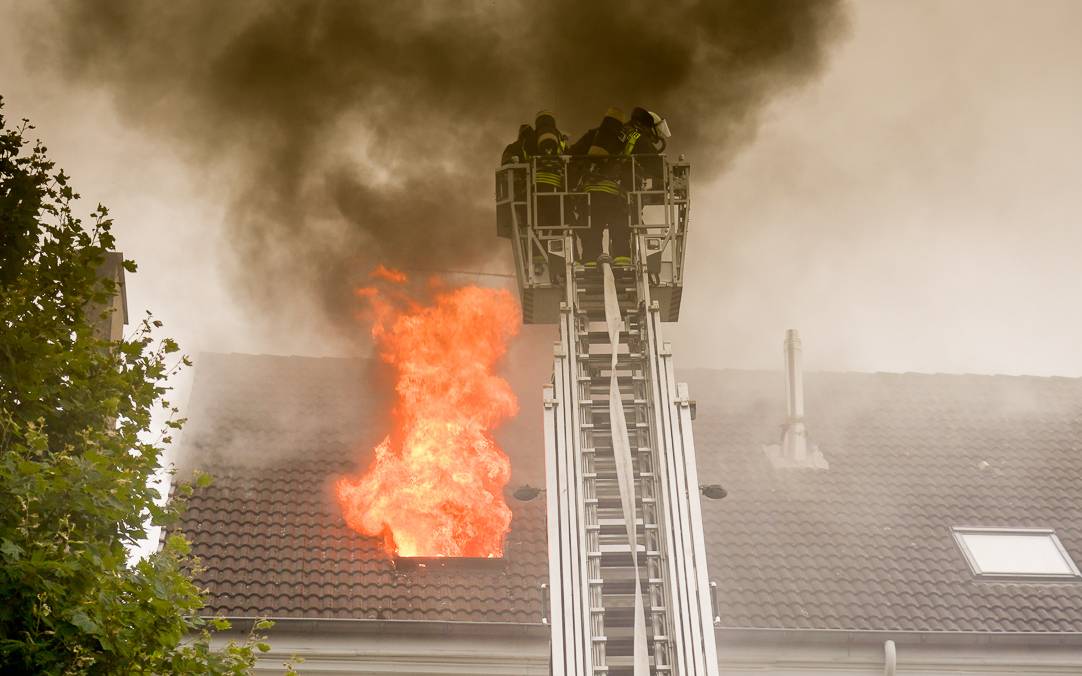 Dachstuhlbrand an der Schützenstraße.