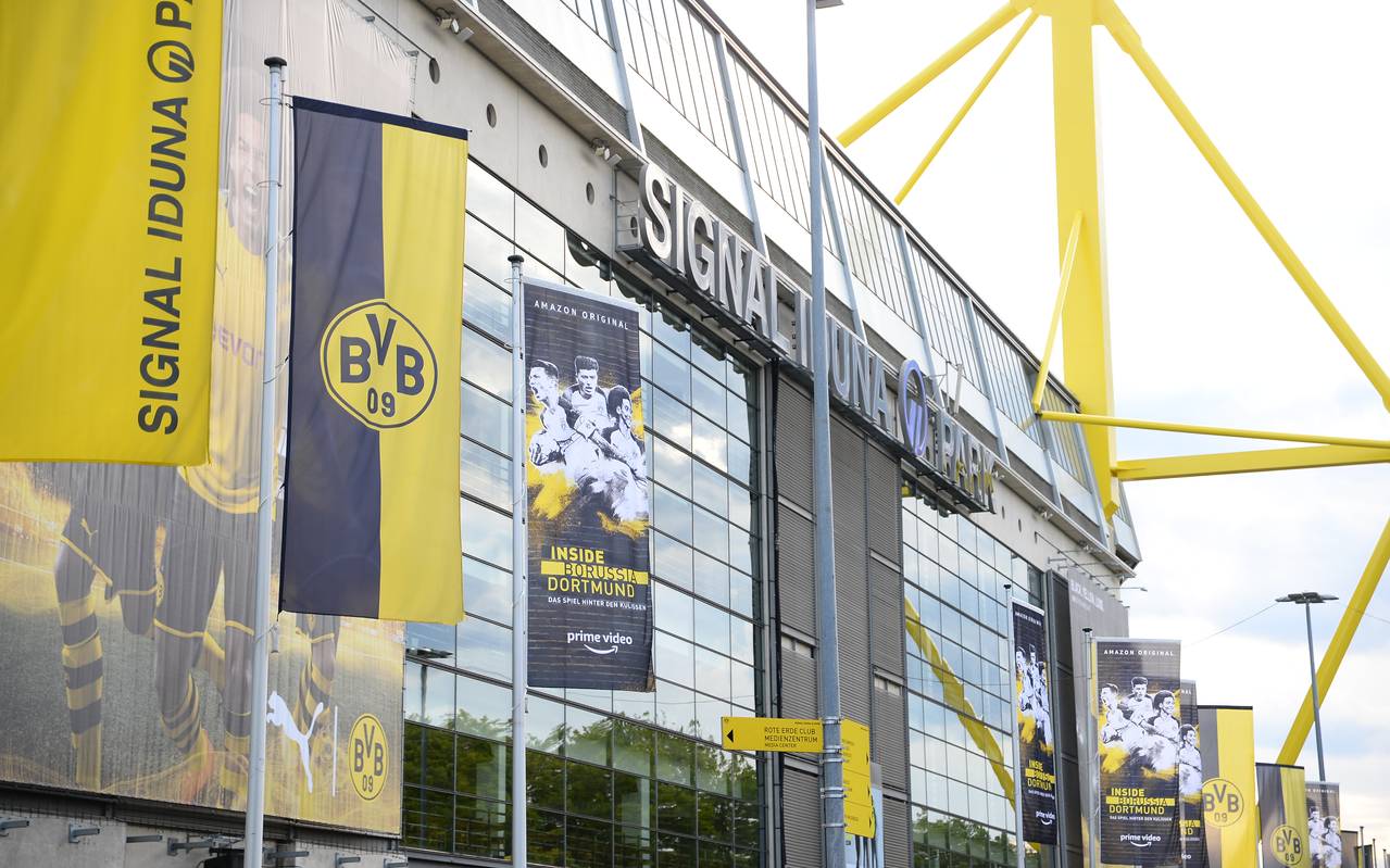 Das Westfalenstadion geschmückt für die Premiere von Inside Borussia Dortmund.