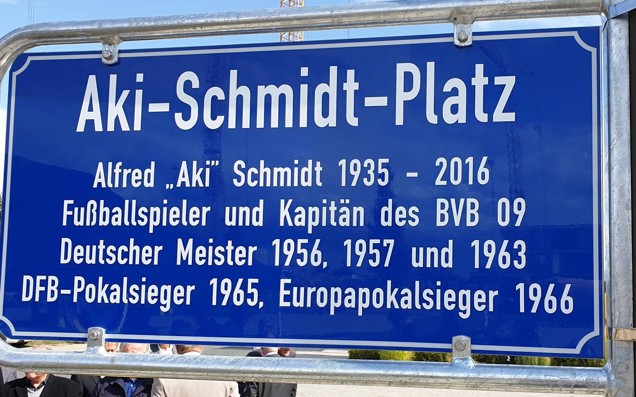 Aki-Schmidt-Platz - Schild