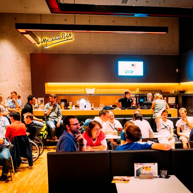 Rateteams beim Fußball-Quiz im Deutschen Fußballmuseum in Dortmund.