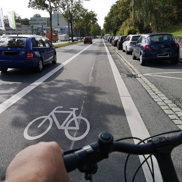 Markus Bauer fährt mit dem Fahrradbeauftragten durch Dortmund.