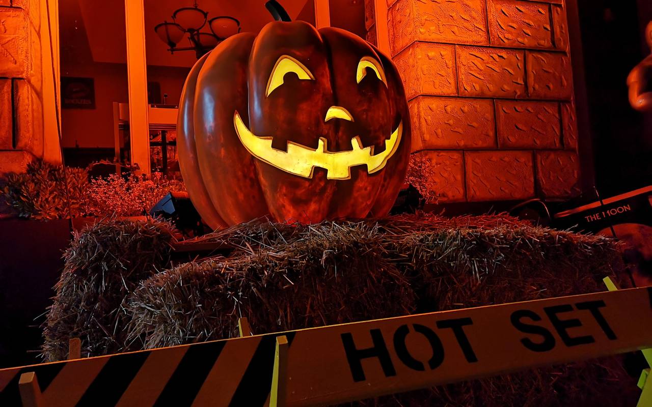 Halloween Dekoration im Movie Park.