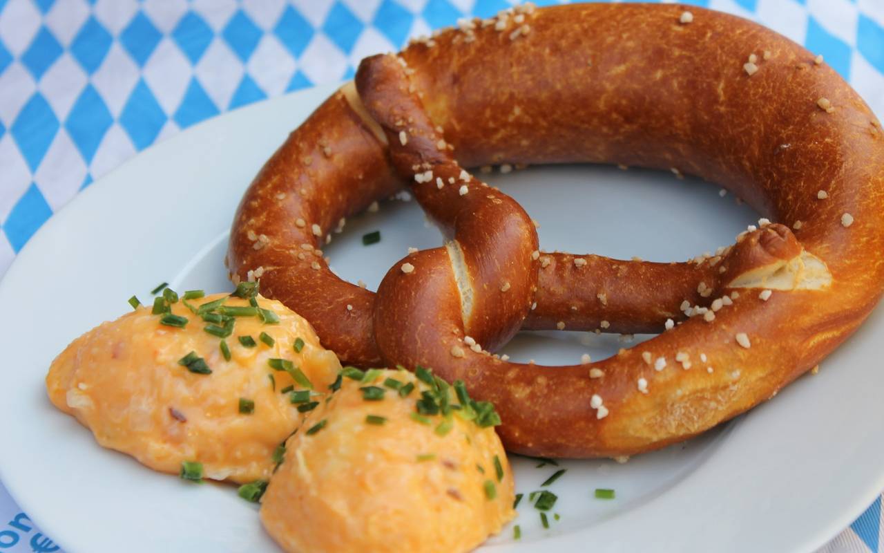Laugenbrezel mit Obatzda