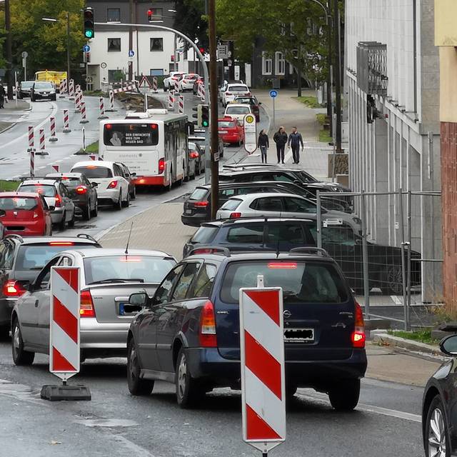 Stau auf der Faßstraße aufgrund der Baustelle.
