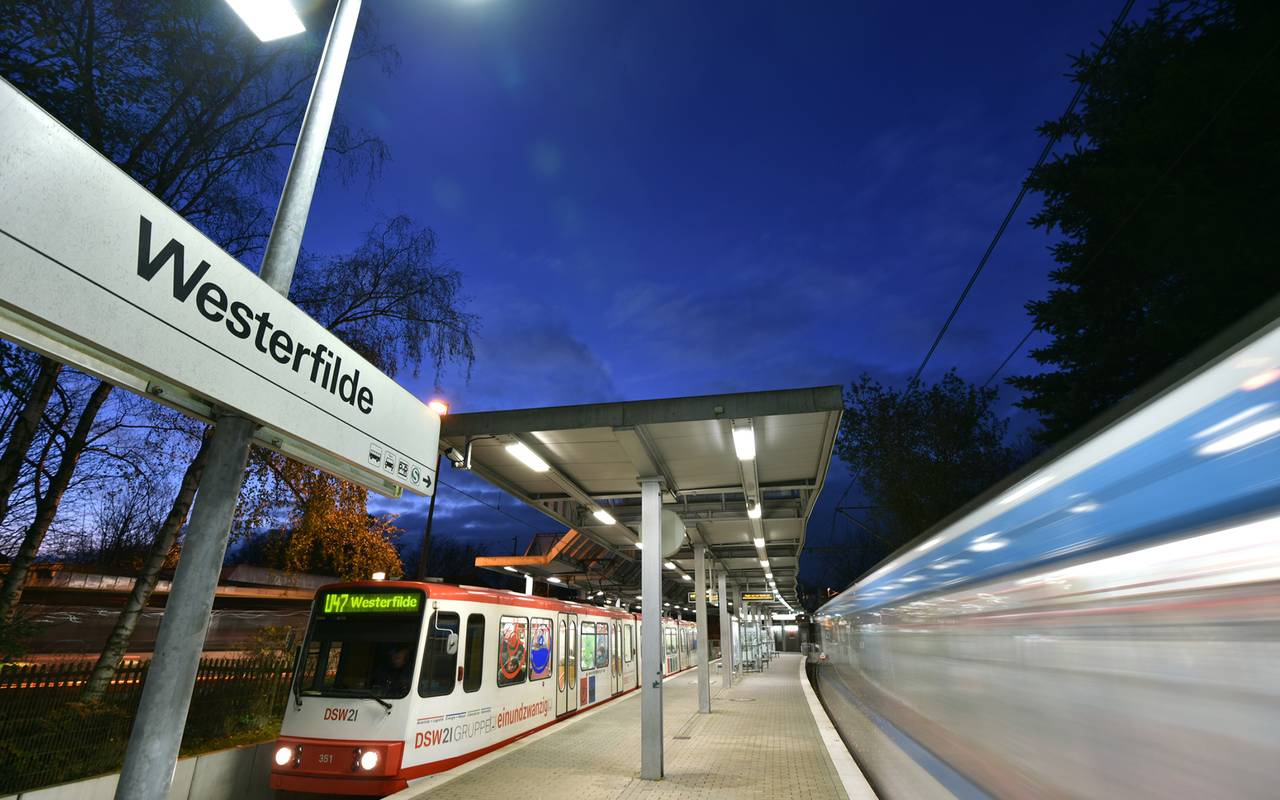Stadtbahn an der Haltestelle Westerfilde.