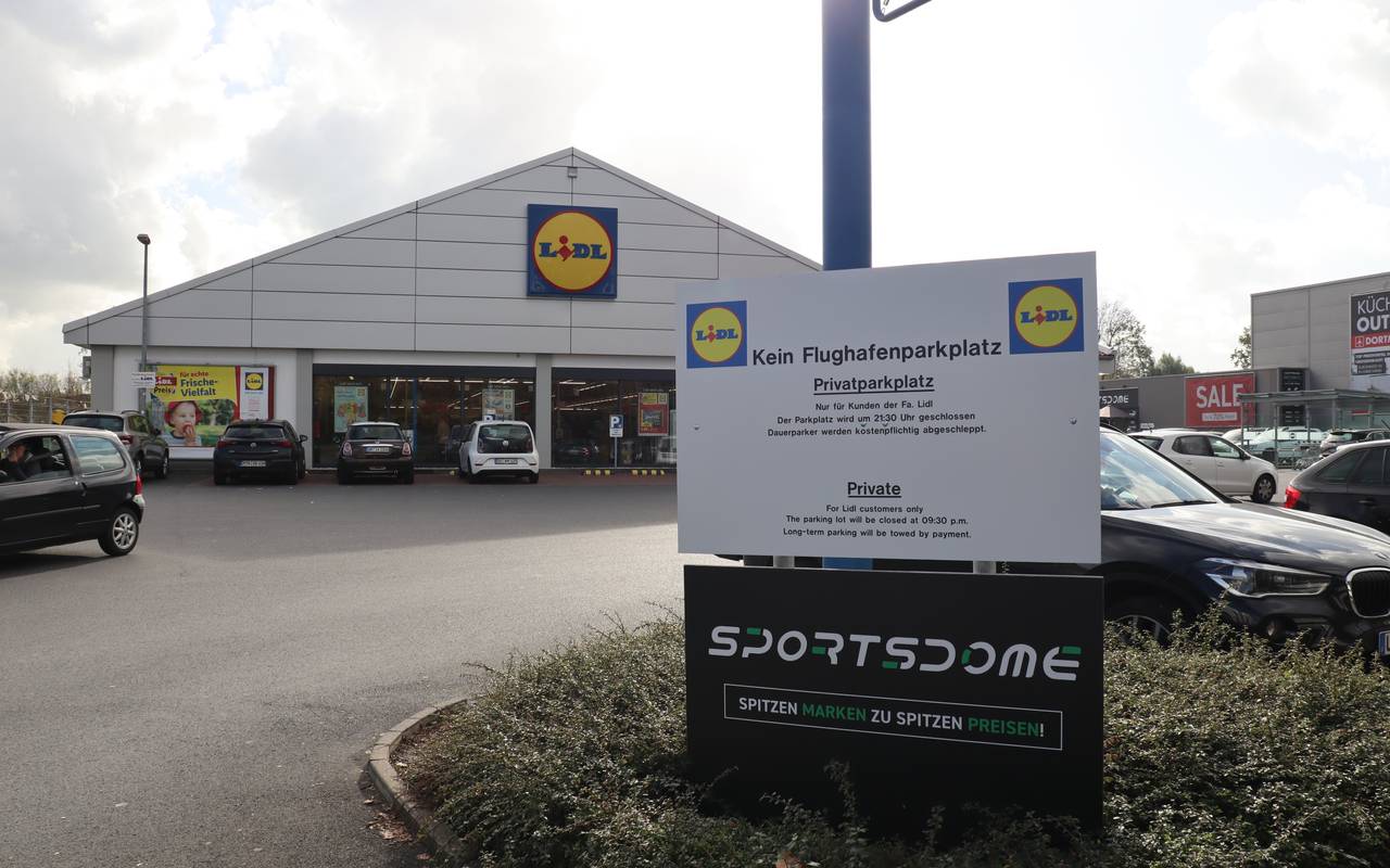 Hinweis für Flughafenparker bei LIDL