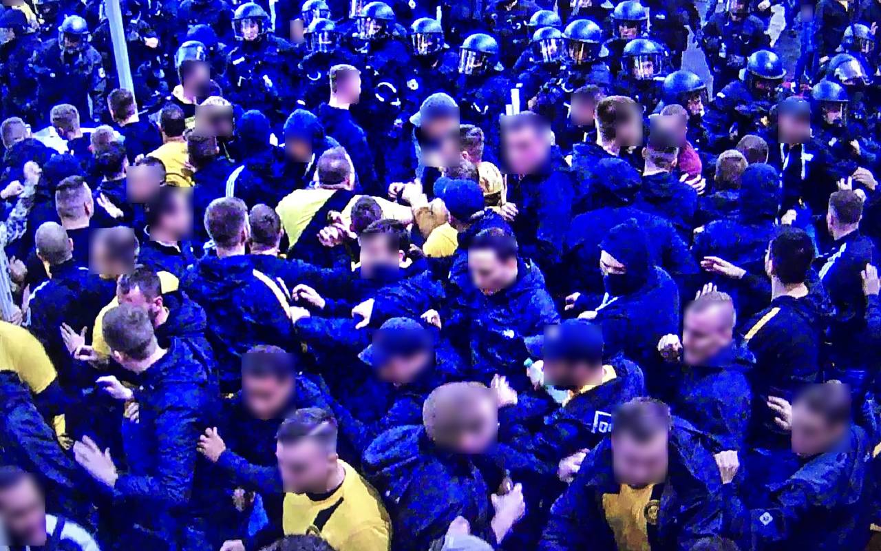 Auseinandersetzung zwischen Bundespolizei und BVB-Fans am Dortmunder Hbf.