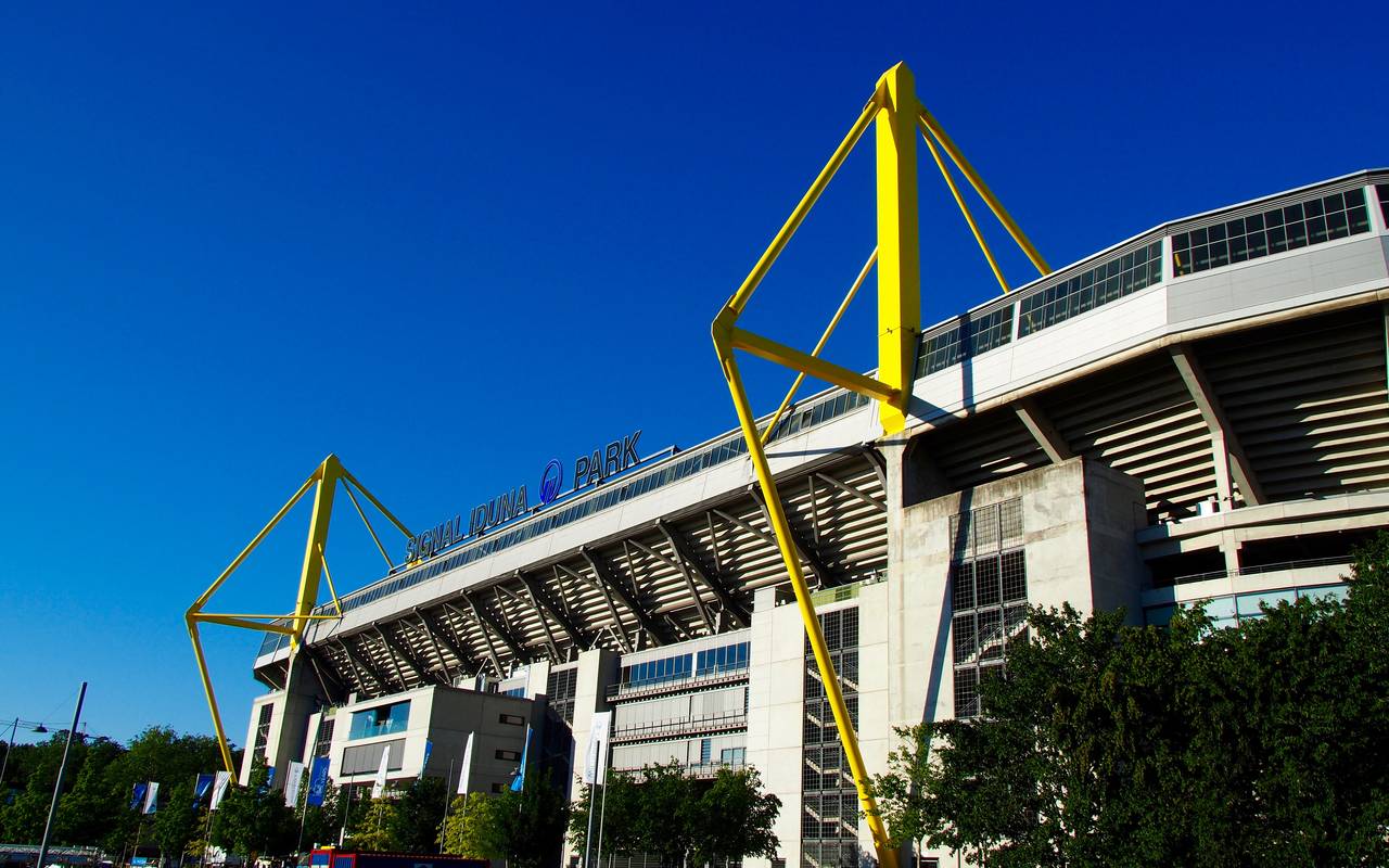Signal Iduna Park von außen