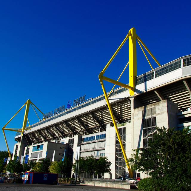 Signal Iduna Park von außen