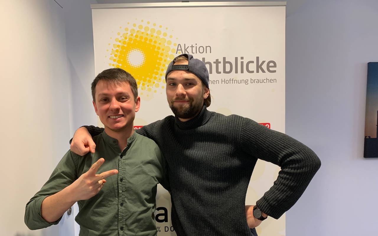 Kim und Fabi von Max im Parkhaus