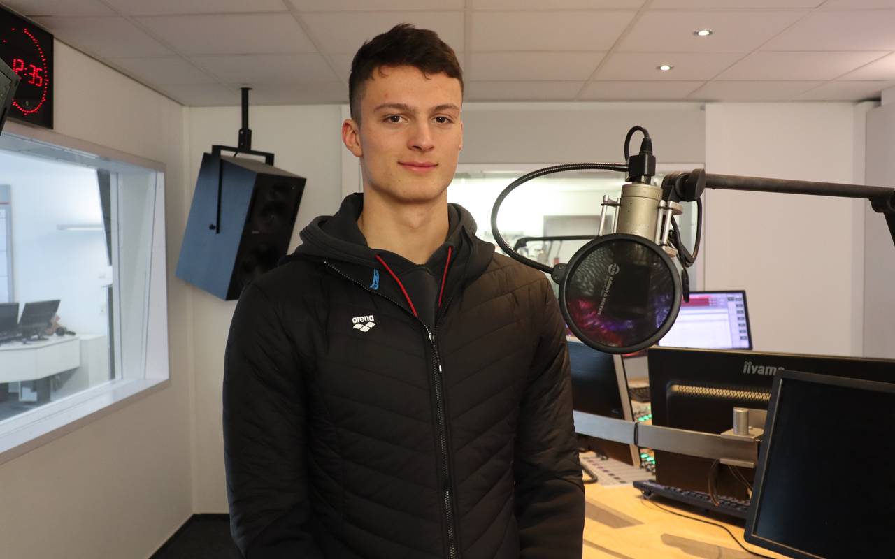 Schwimmer Luca Nik Armbruster im Radio 91.2 Studio