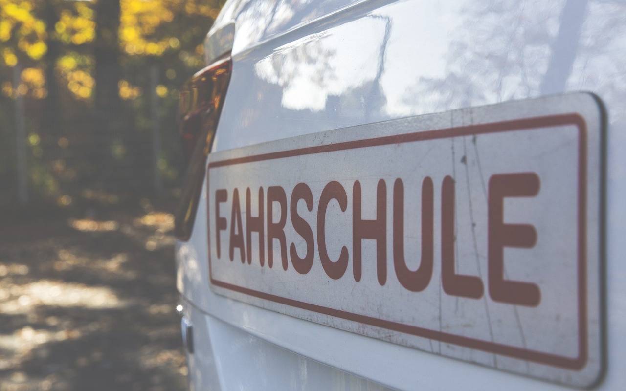 Symbobild: Fahrsvhul-Schild