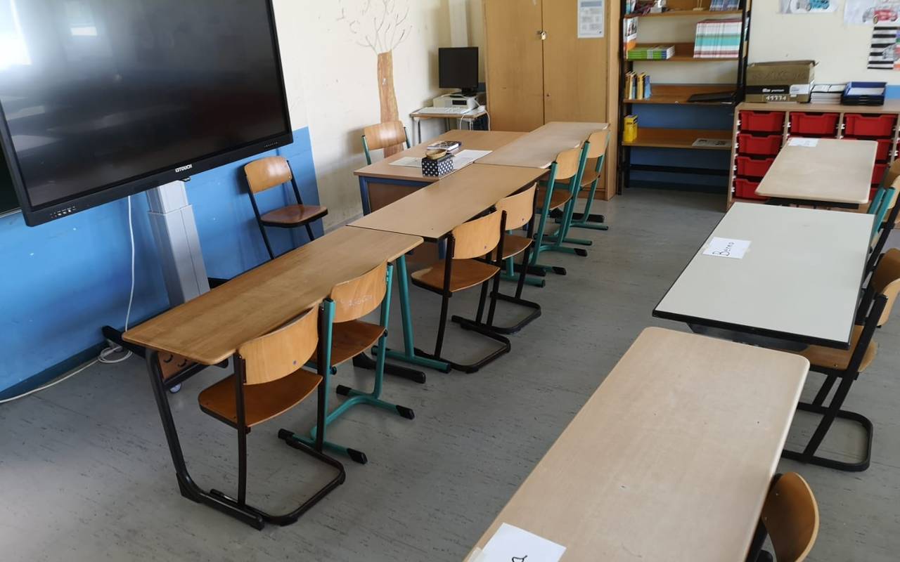 Ein Tisch pro Schüler an der Gesamtschule in Scharnhorst.