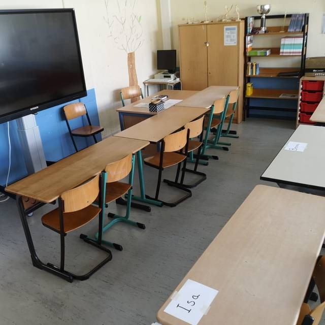 Ein Tisch pro Schüler an der Gesamtschule in Scharnhorst.