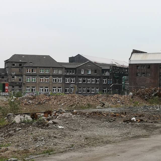 Abbrucharbeiten auf dem ehemaligen Hoesch Spundwand-Gelände.