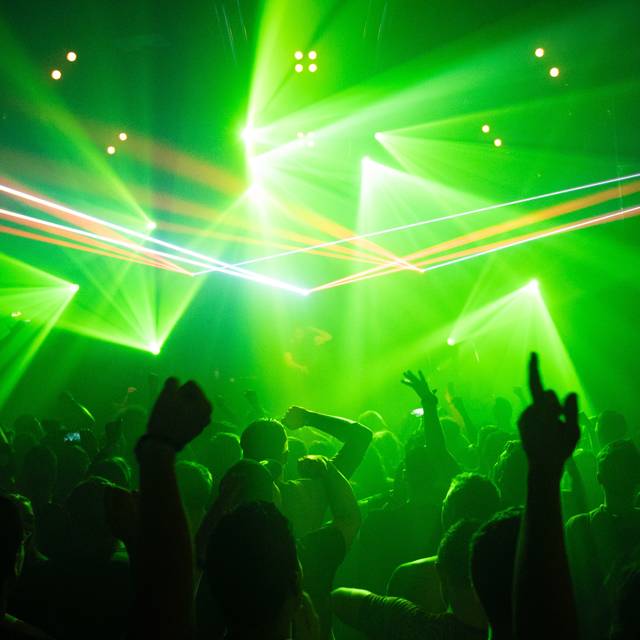 Innenraum eines Clubs.