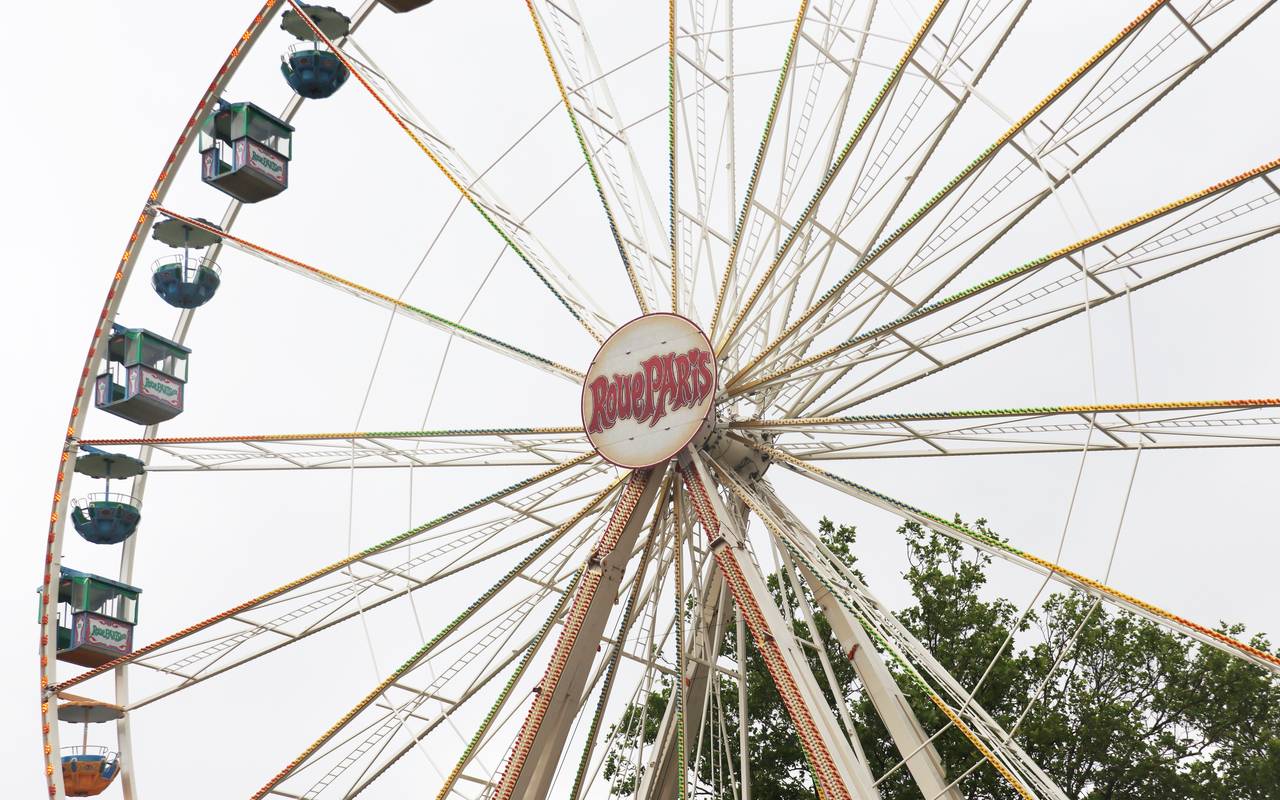 Riesenrad auf dem FunDOmio Freizeitpark.