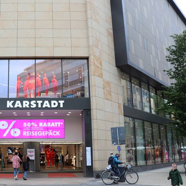 Haupteingang Karstadt in Dortmund.