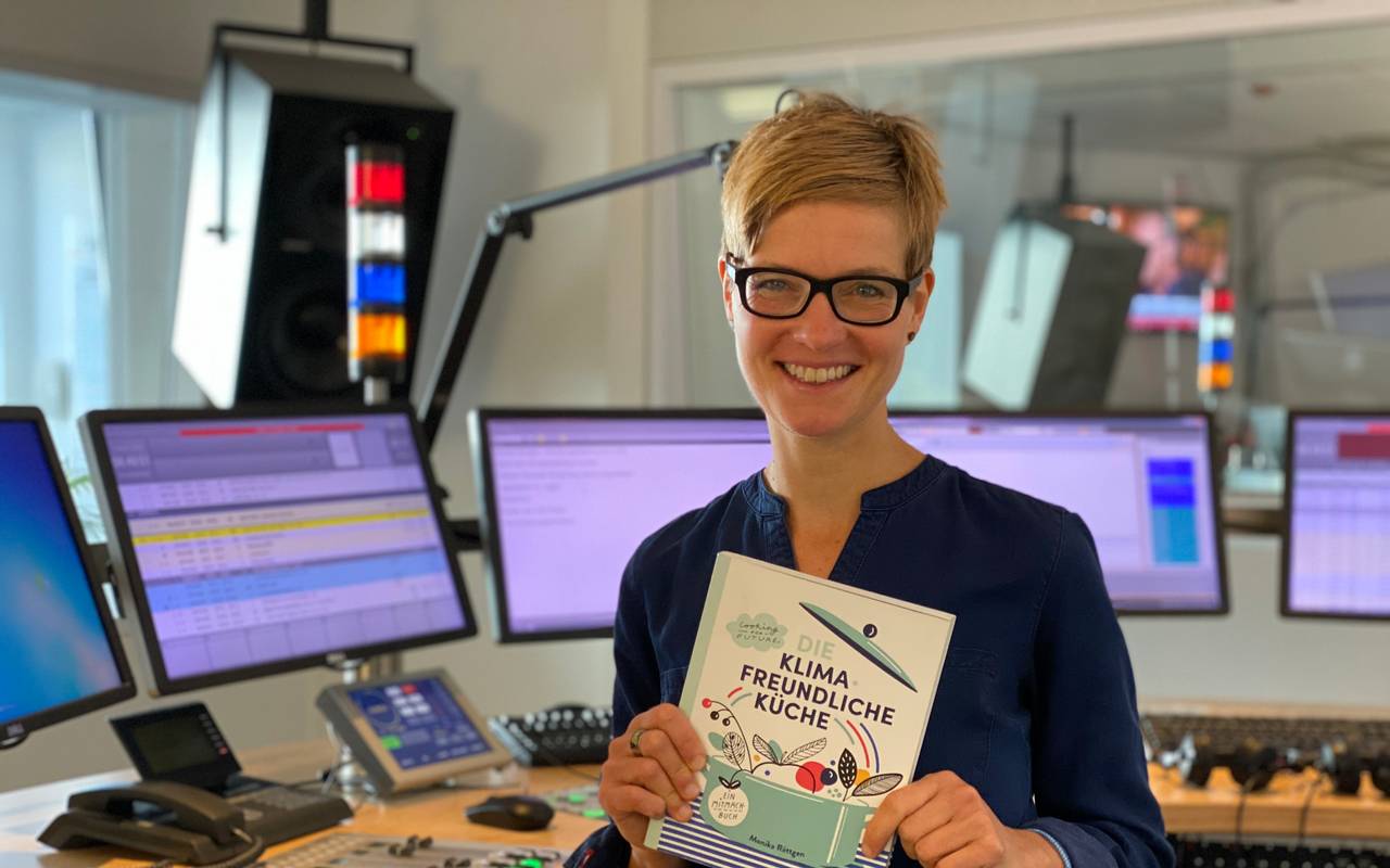 Monika Röttgen stellt ihr Buch "Die Klimafreundliche Küche" im Interview mit Christopher Deppe vor.