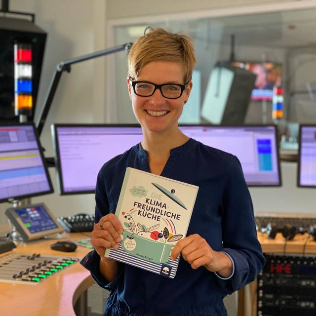 Monika Röttgen stellt ihr Buch "Die Klimafreundliche Küche" im Interview mit Christopher Deppe vor.