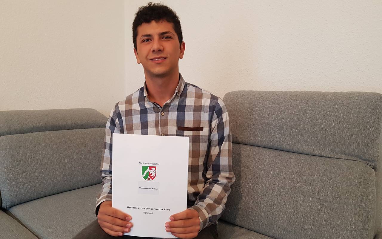 Mahmoud kam erst vor einigen Jahren nach Deutschland und hat jetzt sein Abitur mit 1,0 bestanden.