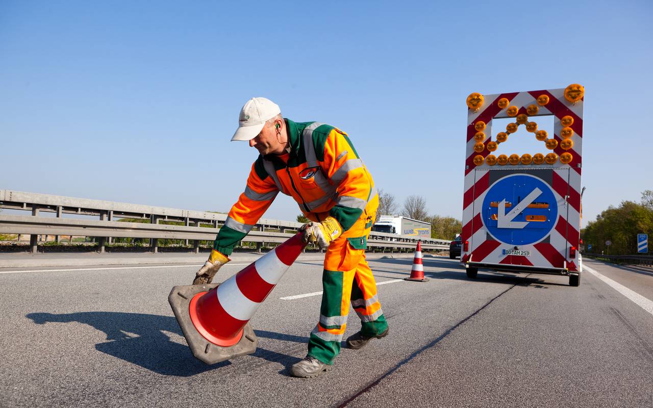 Fahrbahnmarkierung A40
