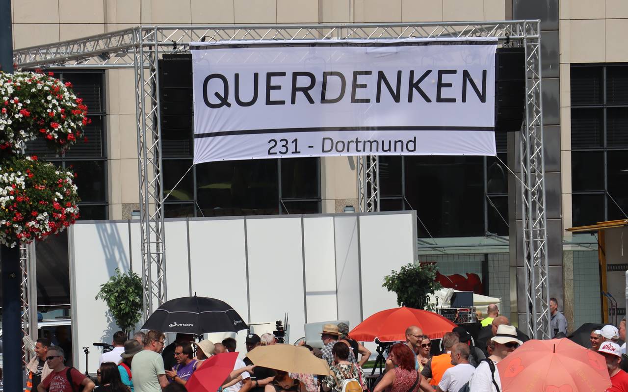 Demo von "Querdenken -321" in Dortmund