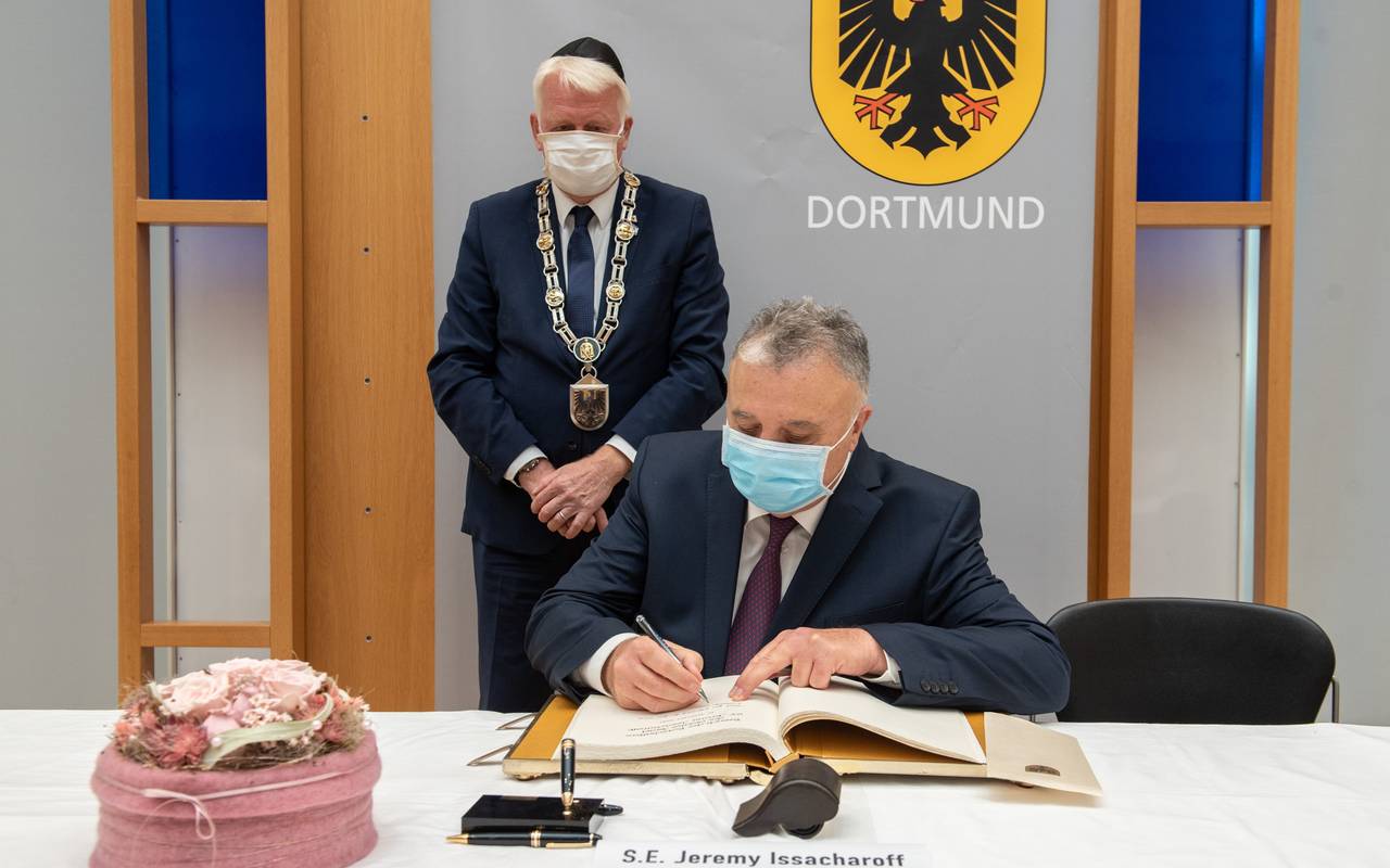 Goldenes Buch: Israelischer Botschafter in Dortmund.