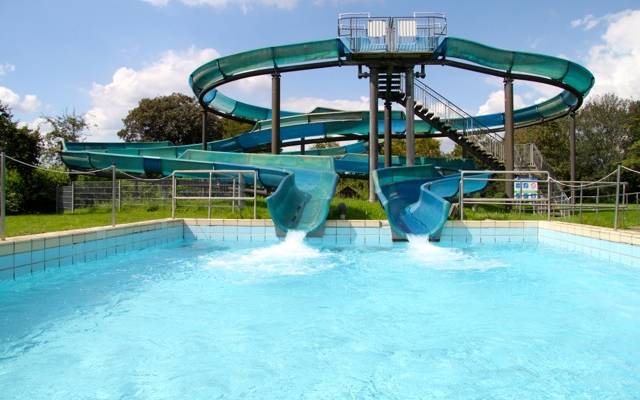 Rutschenbecken im Dortmunder Freibad Hardenberg.