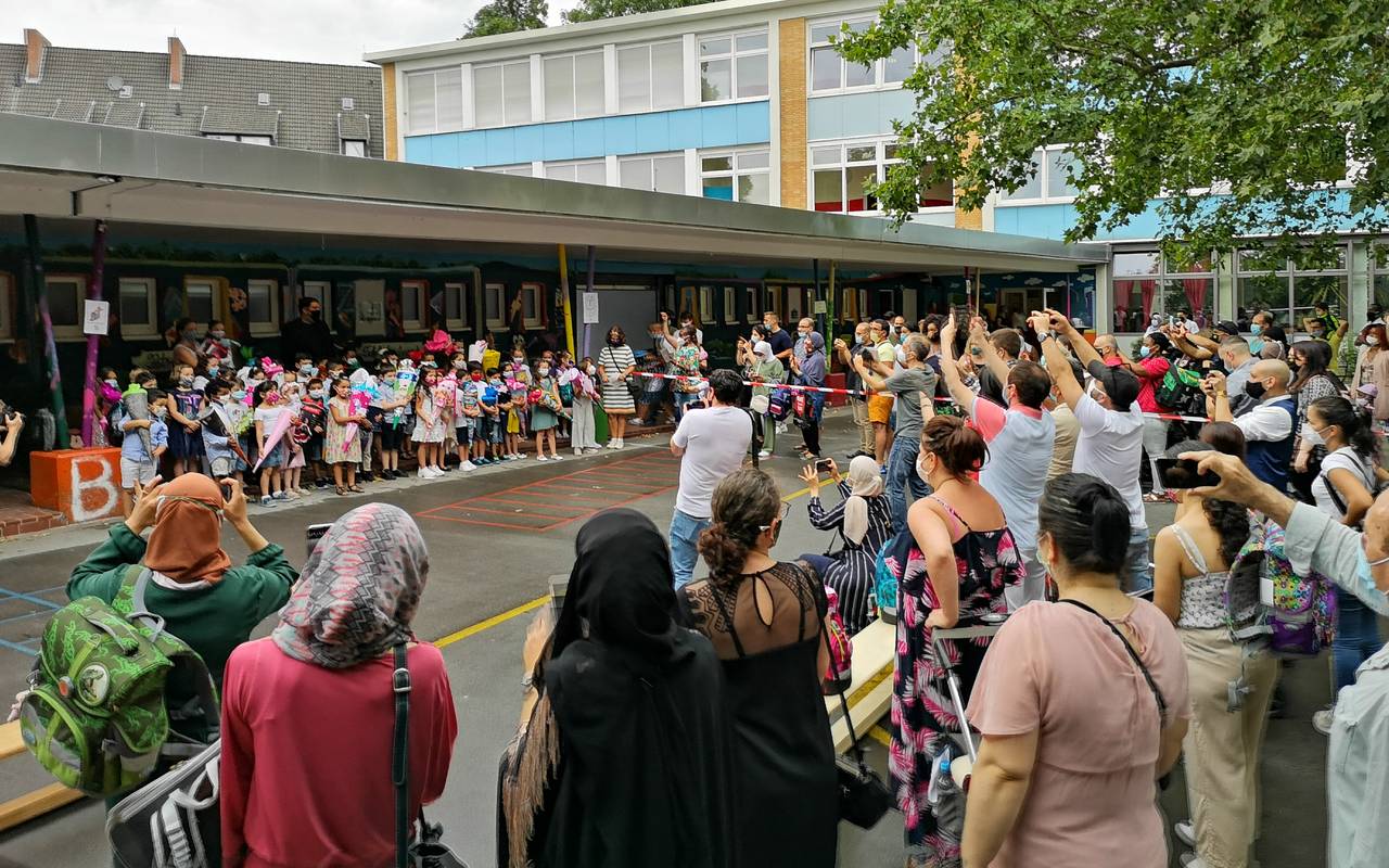 Schulstart nach den Sommerferien an der Petri-Grundschule im Dortmunder Klinikviertel