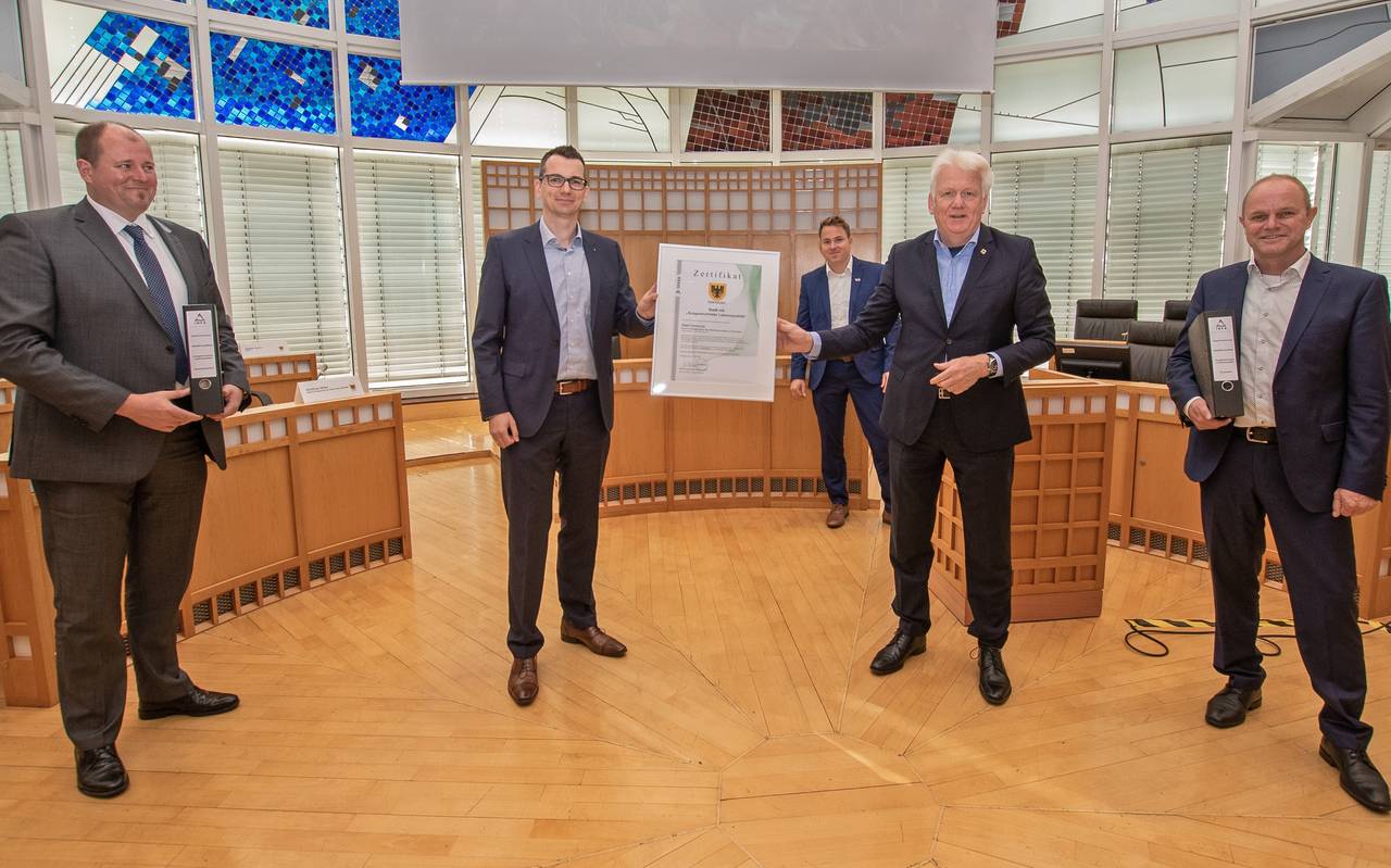 Bastian Prange (Geschäftsführer EDG), Matthias Witte (Geschäftsführer DEKRA), Matthias Kozka (Stadt Dortmund), Oberbürgermeister Ullrich Sierau, Rüdiger Reuter (INFA).
