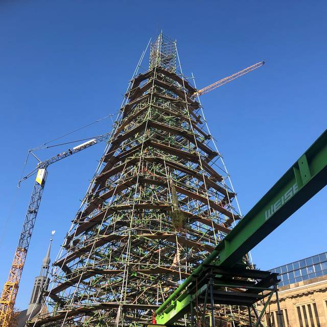 Weihnachtsbaum auf dem Hansaplatz wird abgebaut