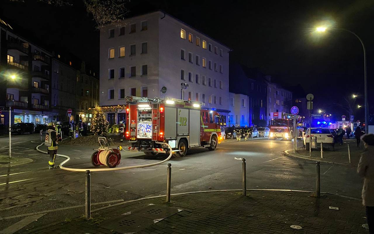 Die Beurhausstr. war für die Löscharbeiten gesperrt