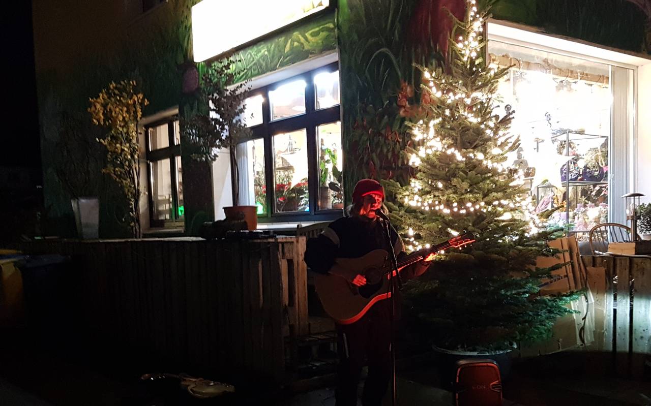 Aktion "Fenster auf" in Dortmund. Es spielt: Clara aka Maryaka