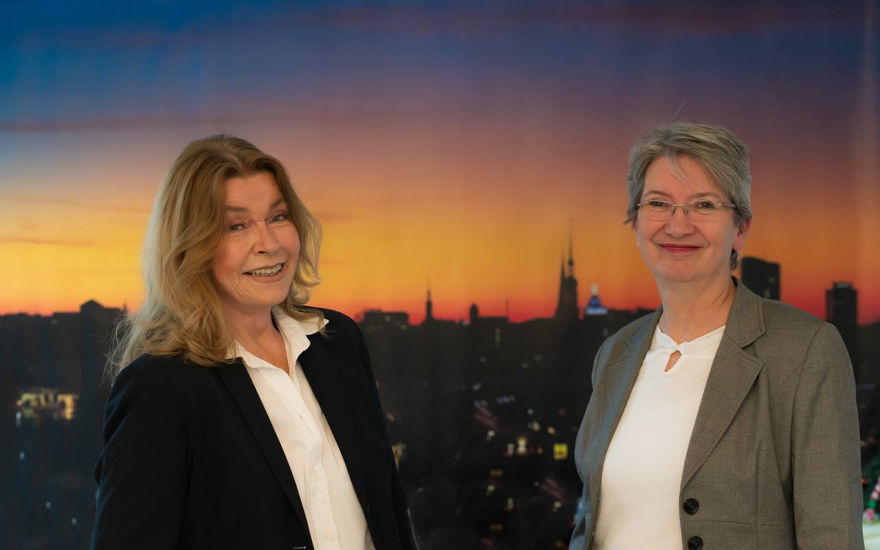 Das Forum Dunkelbunt e.V. bietet jetzt auch einen ambulanten Hospizdienst für Erwachsene an. Der überkonfessionelle Verein hat bereits Erfahrungen mit einem Kinderhospizdienst. Diese sollen jetzt auf einen neuen Hospizdienst für Erwachsene übertragen werden.