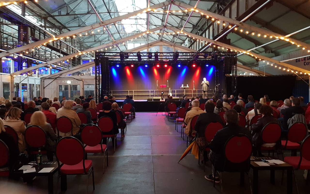 Ruhrhochdeutsch im Schalthaus 101 auf Phoenix West in Dortmund.