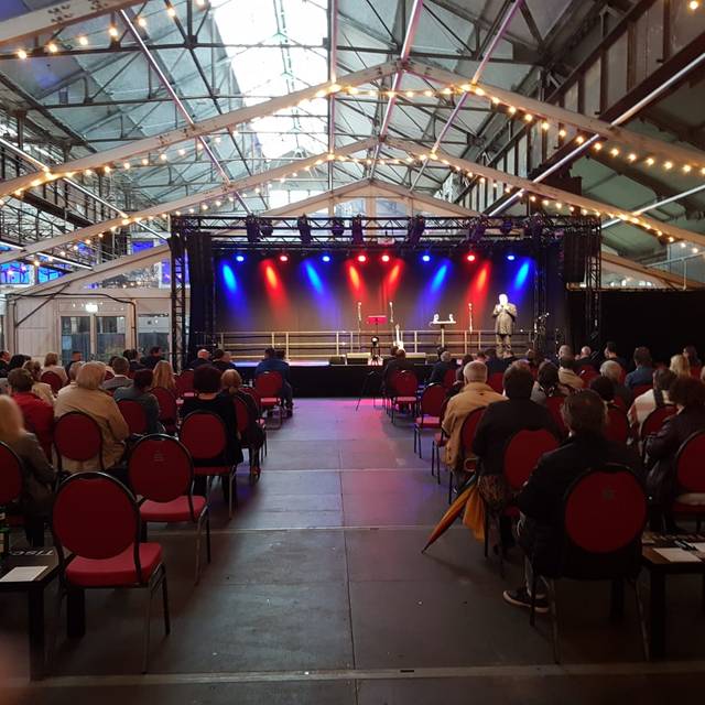 Ruhrhochdeutsch im Schalthaus 101 auf Phoenix West in Dortmund.