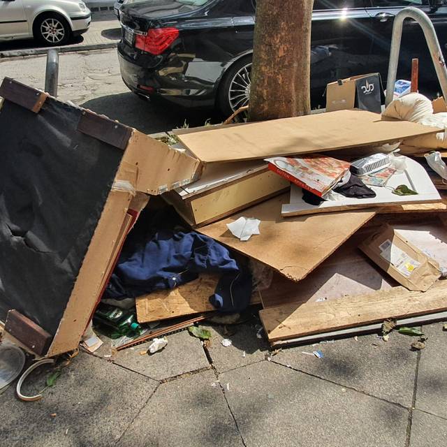 Müll in der Dortmunder Nordstadt liegt am Straßenrand