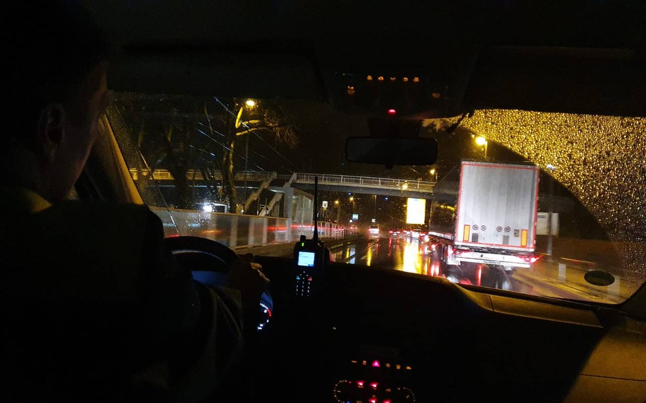 Ein Verkehrsmeister der Stadtwerke ist ein Held der Frühschicht, so viel ist klar.
