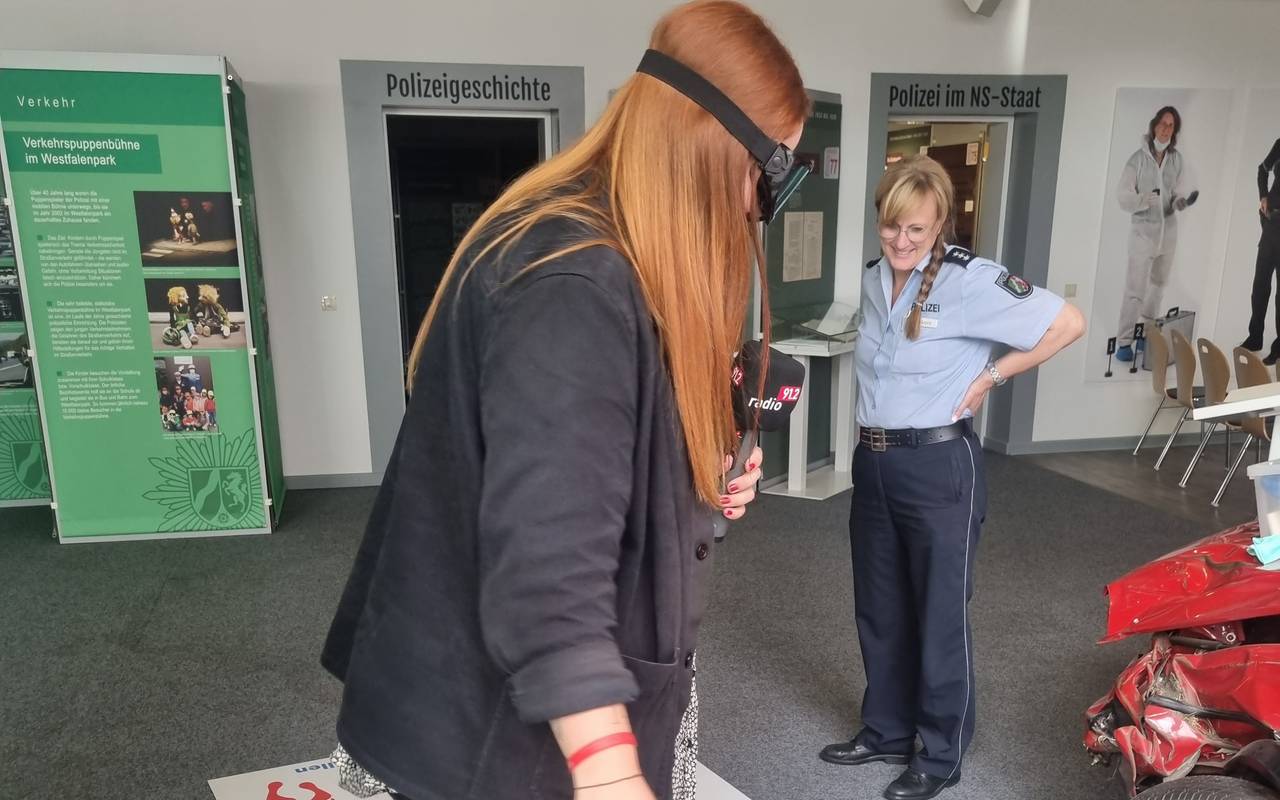 DOrtmunder Polizei startet Aufklärung mit Promille-Brille.