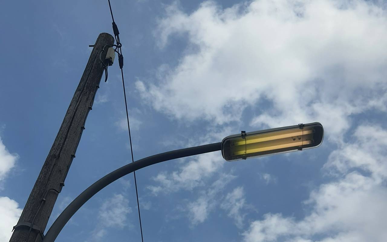 Tag und Nacht brennt die Laterne an der Overgünne in Dortmund.