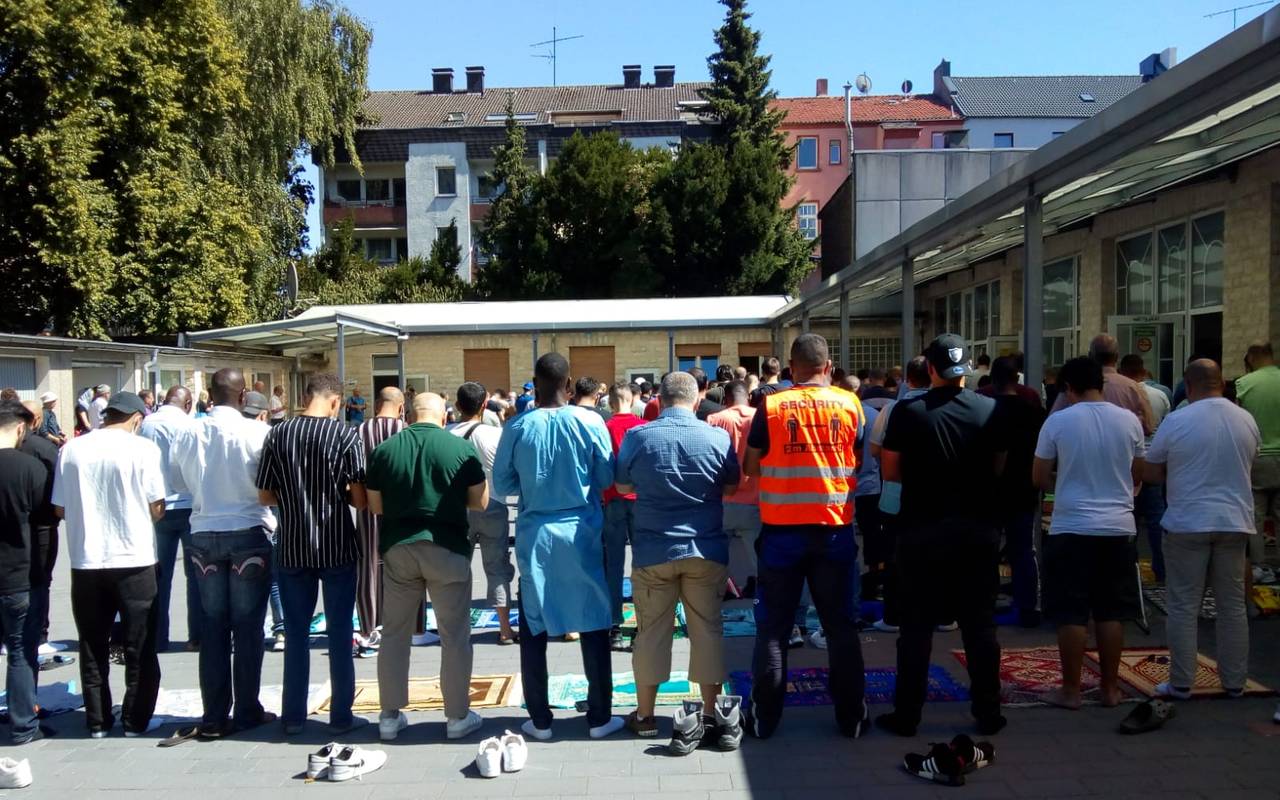 Trauerfeier in Dortmunder Moschee für den 16-jährigen, der erschossen wurde.