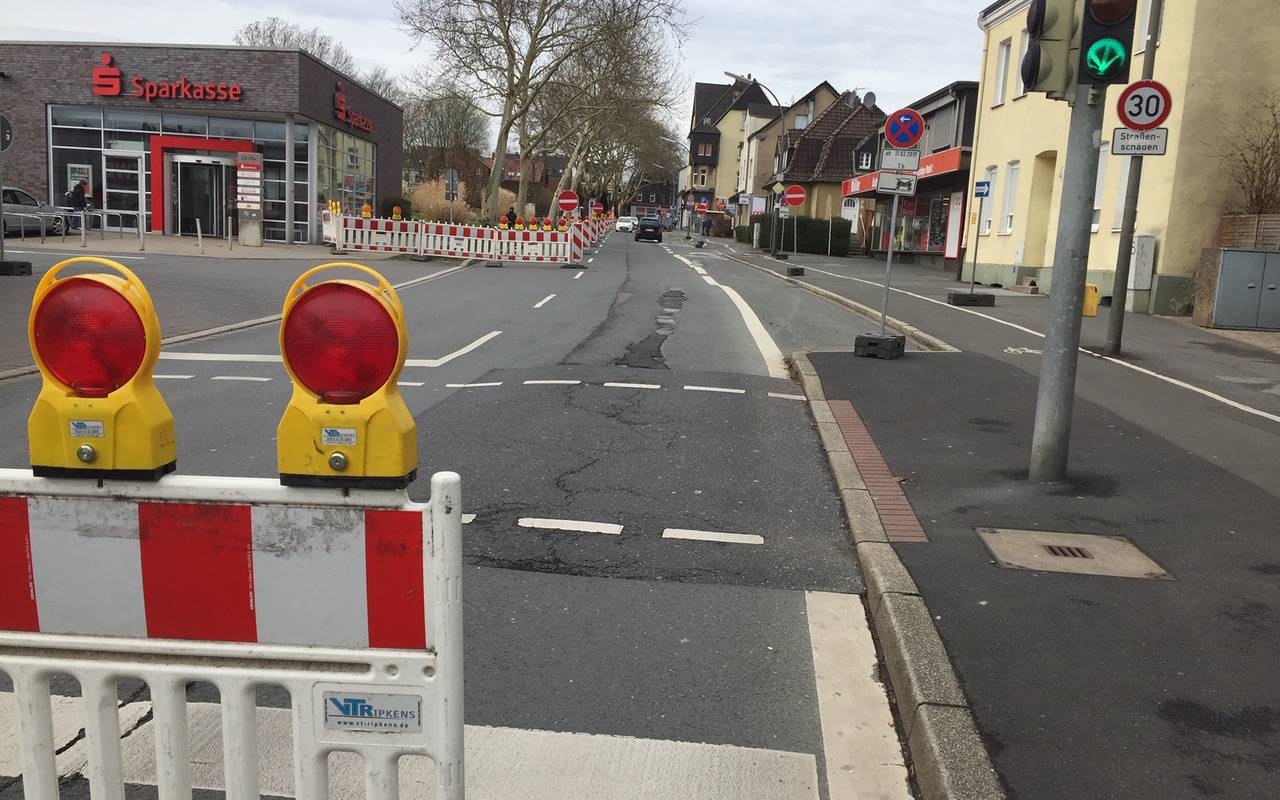 Beginn der Straßenbauarbeiten auf der Altenderner Straße