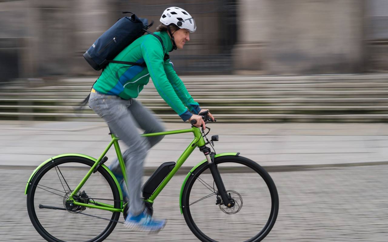 Praktisch bei Distanzen: Wenn ein Motor den Biker unterstützt.