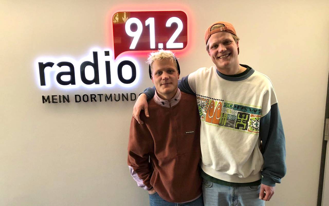 Finn und Jonas aus Dortmund stellen ihre neue Single vor.