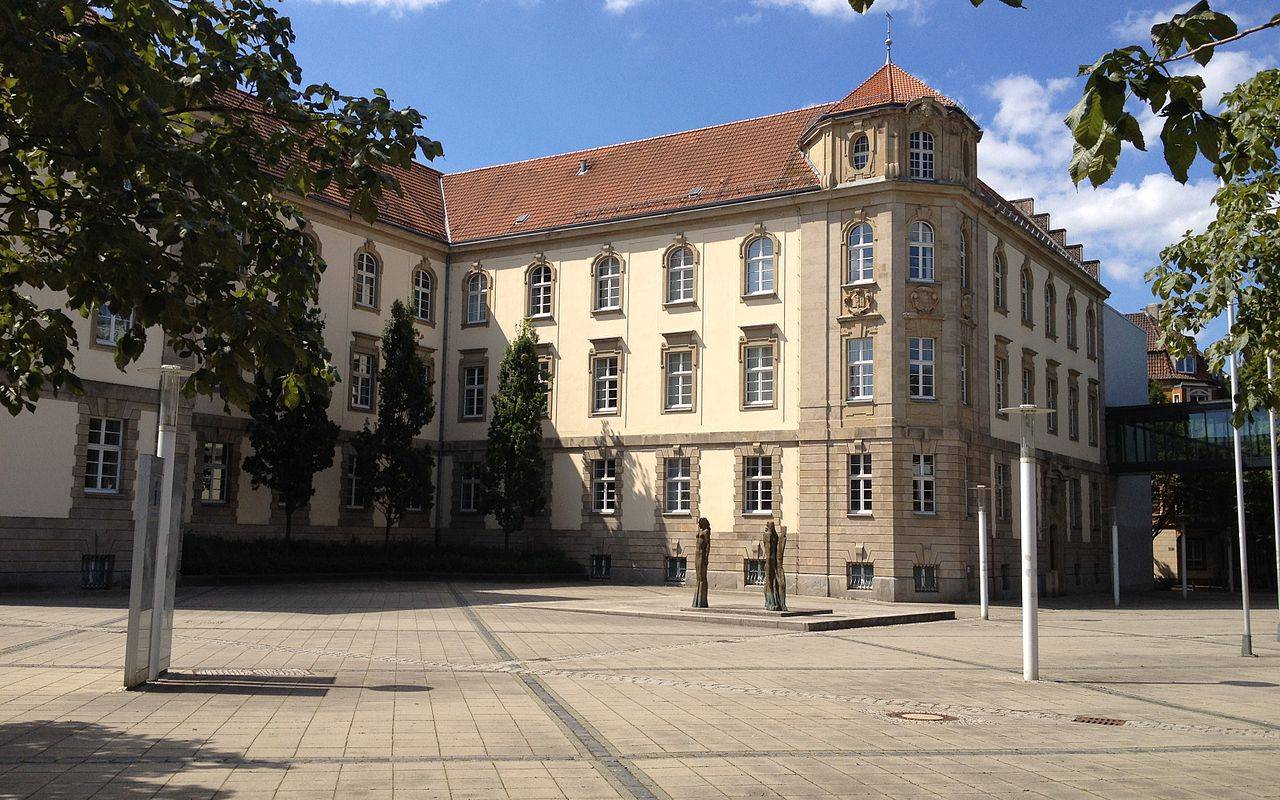 Vorplatz des Amtsgerichts in Dortmund