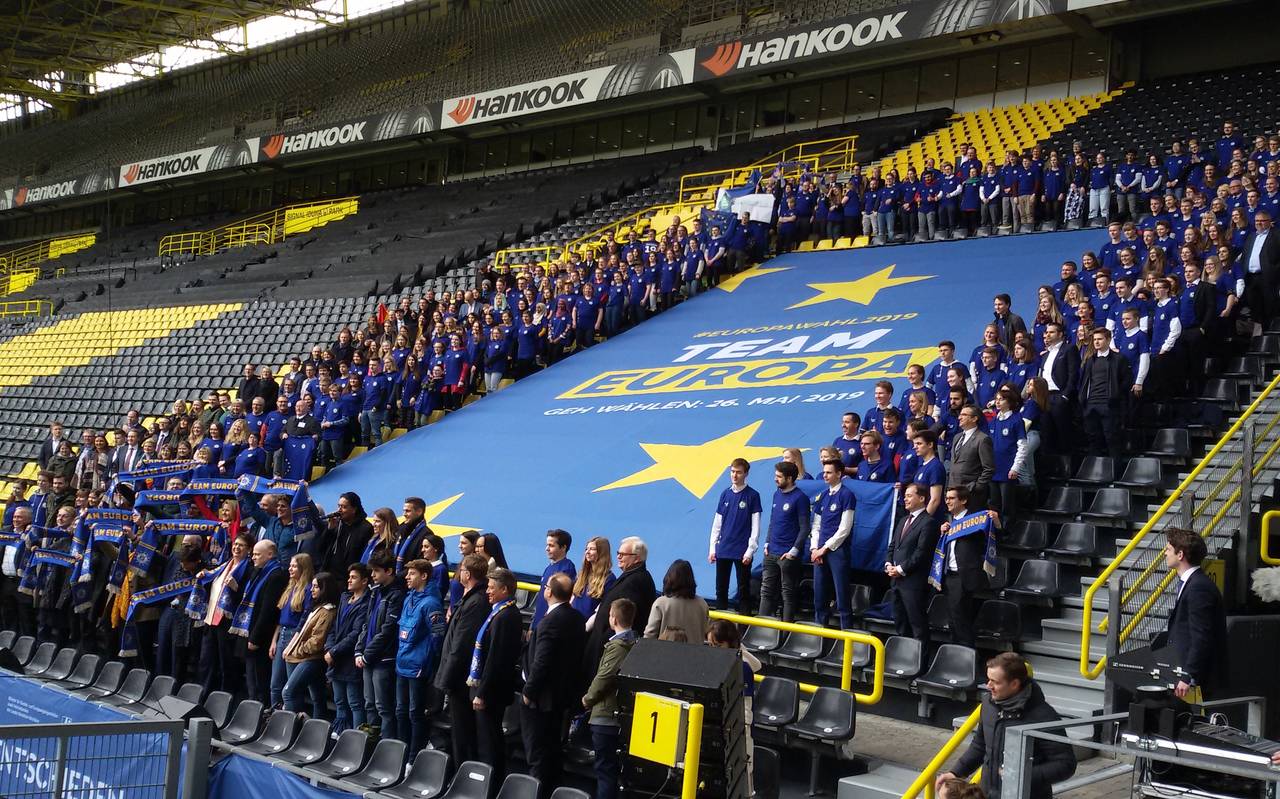 Die Europaministerkonferenz wirbt im Stadion des BVB (Signal Iduna Park) für die Europawahl