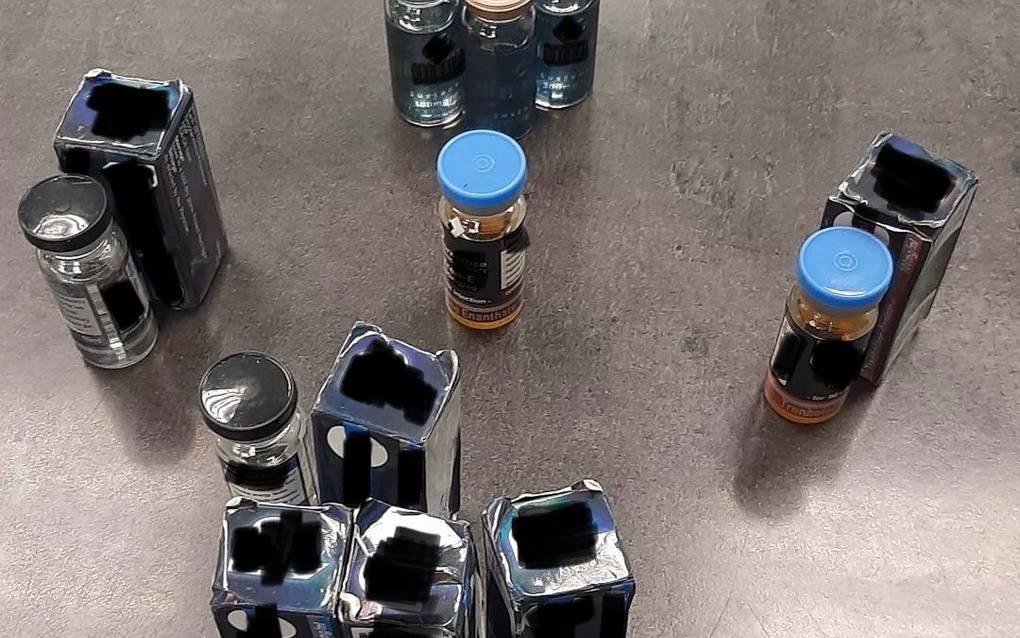 Auf dem Bild sind die 15 konfiszierten Ampullen Testosteron zu sehen.