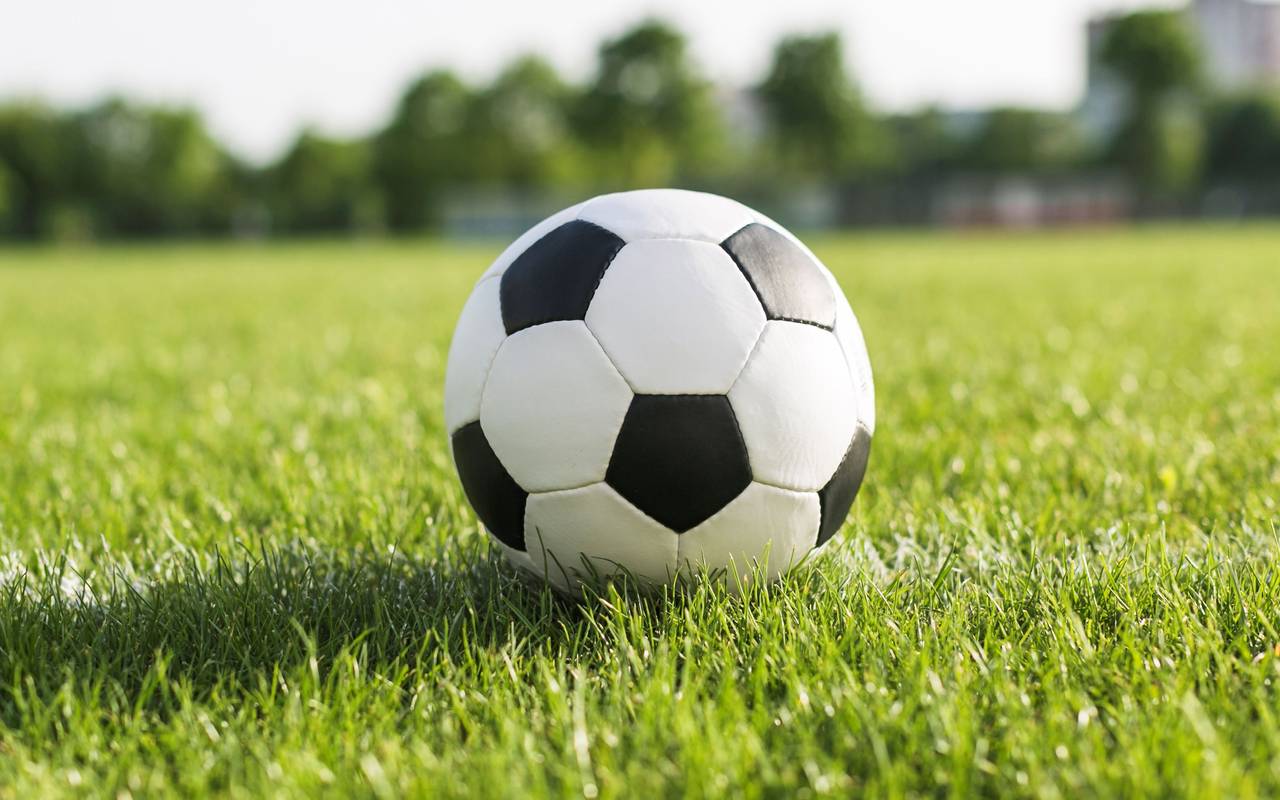 Fußball vor Tor